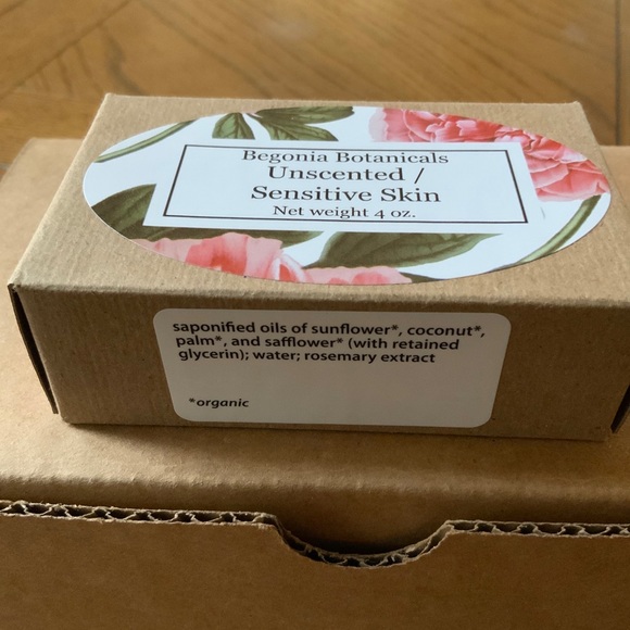 Begonia Botanicals Unscented/sensitive skin 5 pack of 4 oz bar soap. - Picture 2 of 2